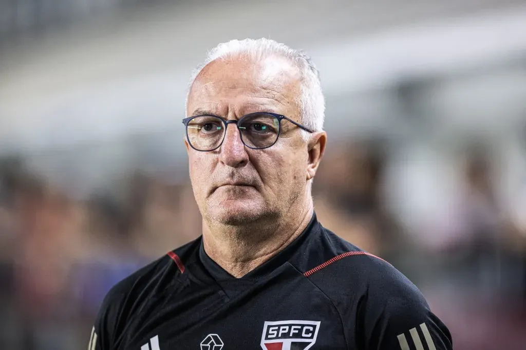 Dorival Junior, técnico do São Paulo, durante partida contra o Bragantino no estádio Vila Belmiro pelo campeonato Brasileiro A 2023. Foto: Abner Dourado/AGIF