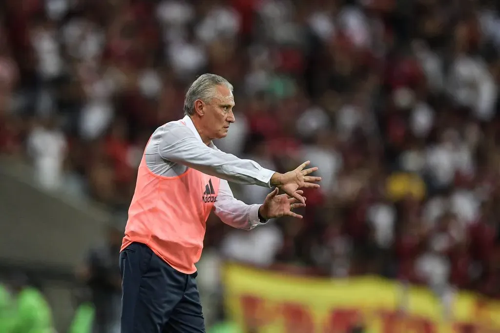 Tite tecnico do Flamengo durante partida contra o Fluminense no estadio Maracana pelo campeonato Brasileiro A 2023. Foto: Thiago Ribeiro/AGIF