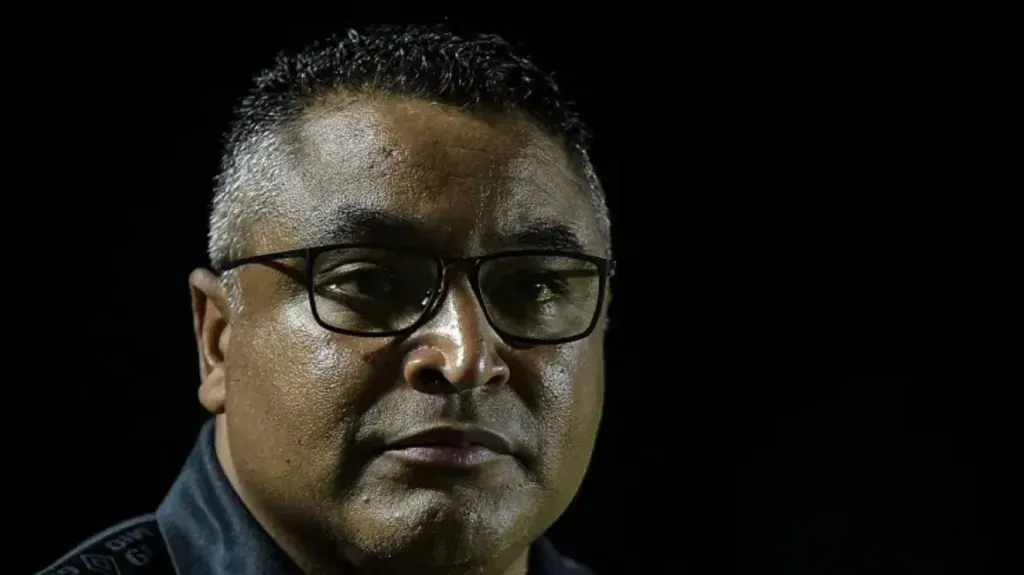 Roger Machado, quando era técnico do Grêmio – Foto: Thiago Ribeiro/AGIF