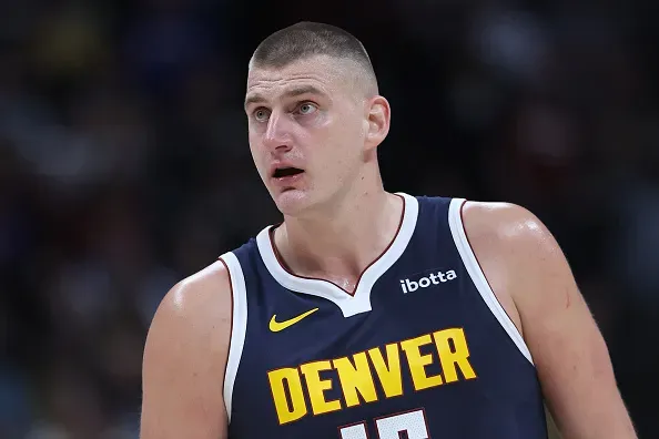 Jokic tem médias de 29 pontos e 13 rebotes na temporada. Foto: Getty Images