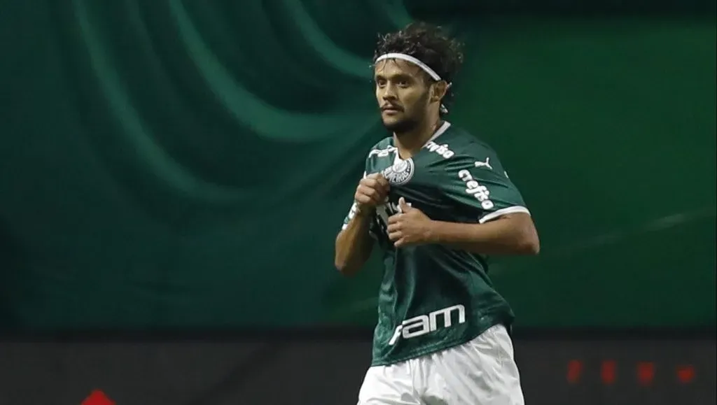 Gustavo Scarpa com a camisa do Palmeiras
