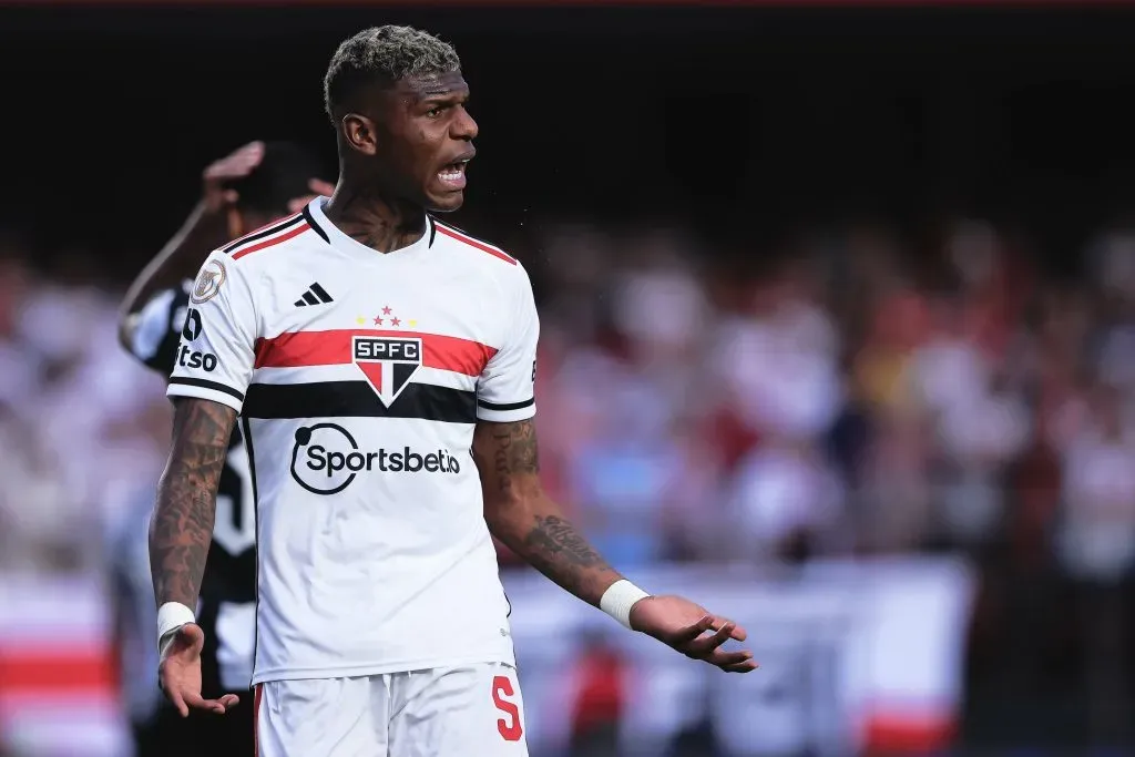 Arboleda jogador do Sao Paulo durante partida contra o Botafogo no estadio Morumbi pelo campeonato Brasileiro A 2023. Ettore Chiereguini/AGIF