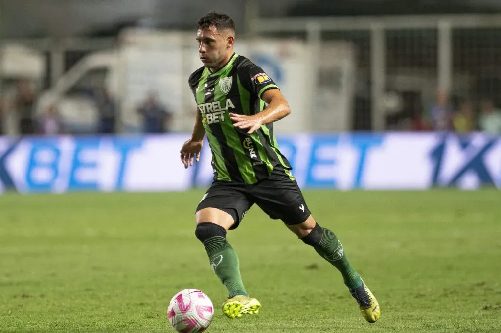 Emmanuel Martinez jogador do America-MG durante partida contra o Botafogo no estadio Independencia pelo campeonato Brasileiro A 2023. Foto: Alessandra Torres/AGIF