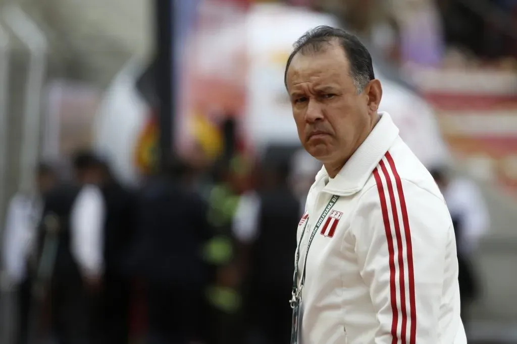 Foto: Gaston Brito Miserocchi/Getty Images – Reynoso é o atual técnico do Peru
