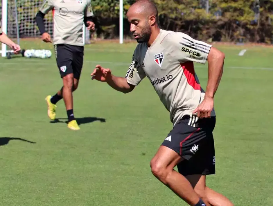 Lucas Moura durante treino no CT da Barra Funda – Foto: Divulgação/São Paulo