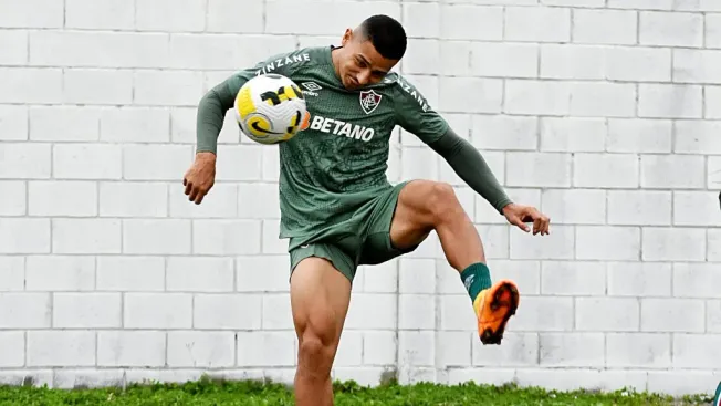 Volante André ainda é uma incógnita, pois vai defender o Brasil nesta terça contra a Argentina – Foto: MAILSON SANTANA/FLUMINENSE FC