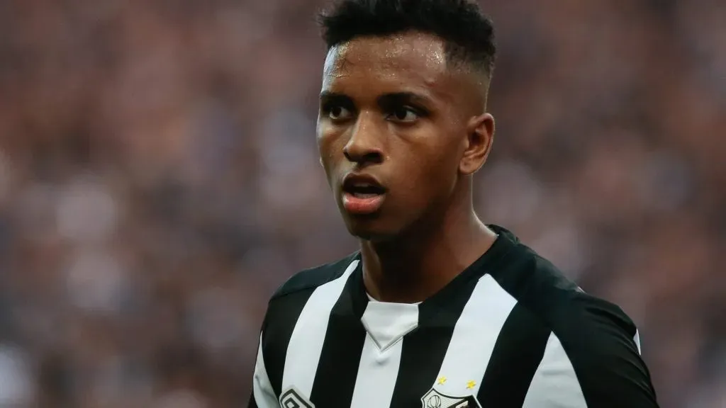 Foto: Marcello Zambrana/AGIF – Rodrygo teve boa passagem pelo Santos