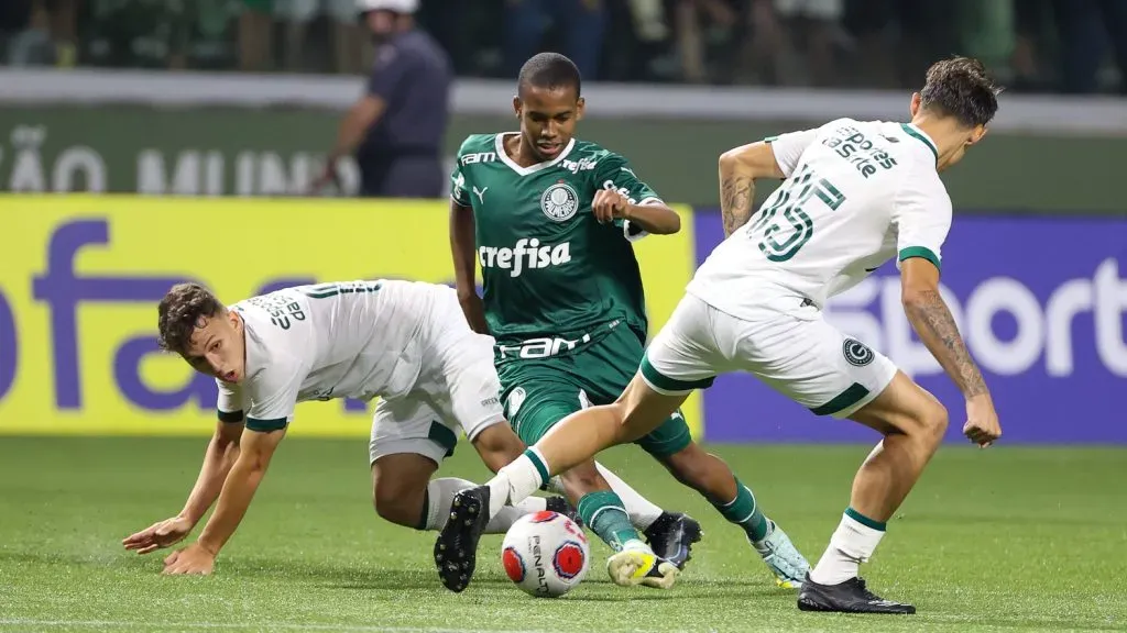 Estevão em ação pelo Palmeiras. O jogador desperta a cobiça na Europa – (Foto: Fabio Menotti/Palmeiras/by Canon)