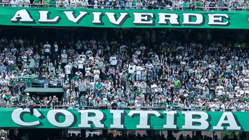 Coritiba foi multado por incidentes no Athletiba do 2° turno. Foto: Robson Mafra/AGIF