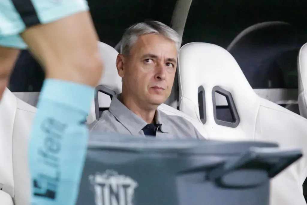 Tiago Nunes, treinador do Botafogo.-  Foto: Lucas Emanuel/AGIF