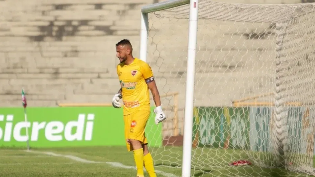 Foto: Aldo Carvalho/AGIF – Fernando Henrique quando atuava pelo Oeste