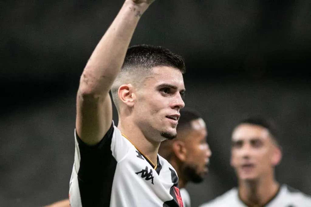 Gabriel Pec é um dos grandes destaques do Vasco nesta temporada e interessa ao Palmeiras – Foto: Fernando Moreno/AGIF