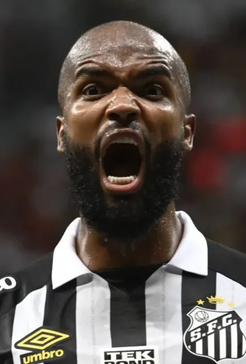 Messias, zagueiro do Santos - Foto: Mateus Bonomi/AGIF