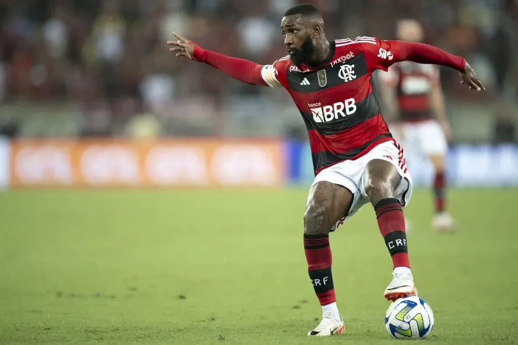 Gerson jogador do Flamengo durante partida contra o Bragantino pelo campeonato Brasileiro A 2023. Foto: Jorge Rodrigues/AGIF