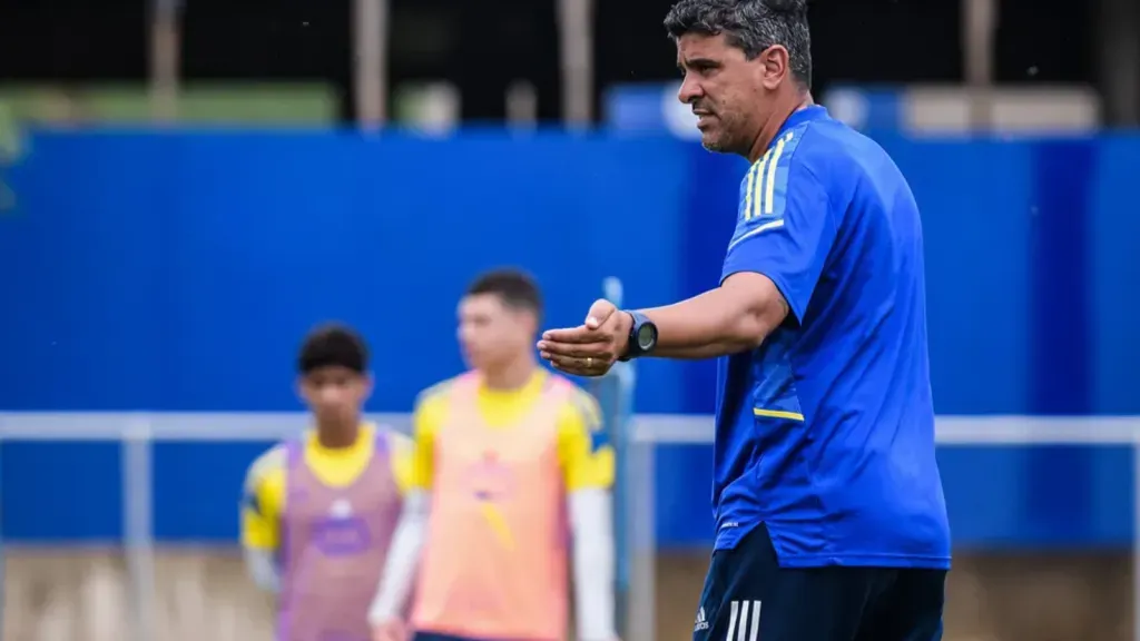 Foto: Gustavo Aleixo/Cruzeiro – Mário Henrique quando comandava o Sub-20 do Cruzeiro