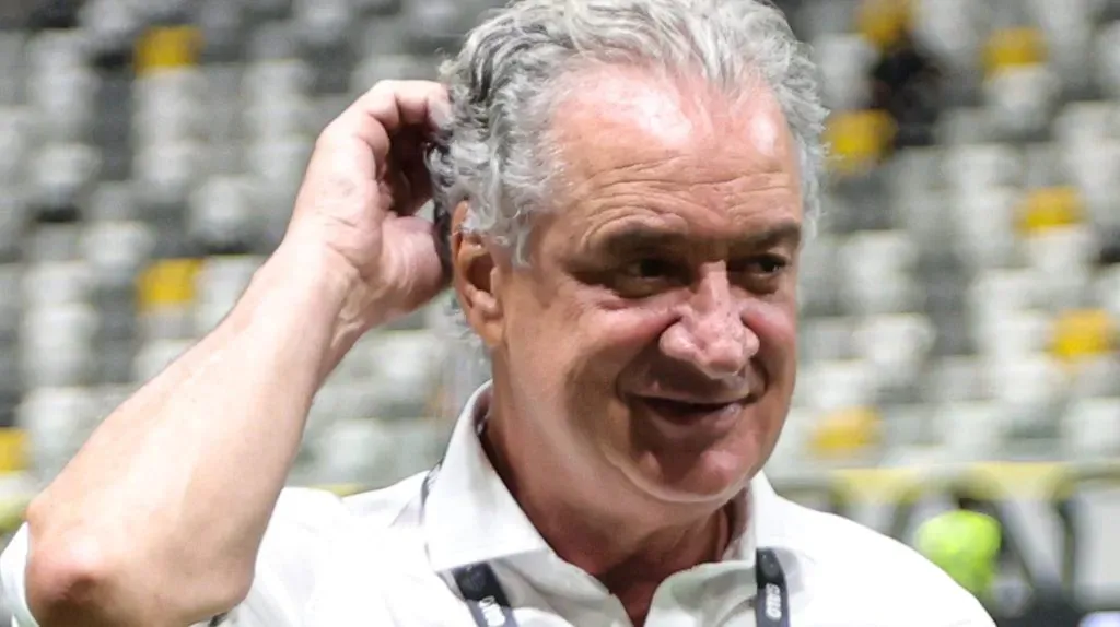 Sérgio Coelho confirma grama sintética na Arena MRV - Foto: Gilson Lobo/AGIF