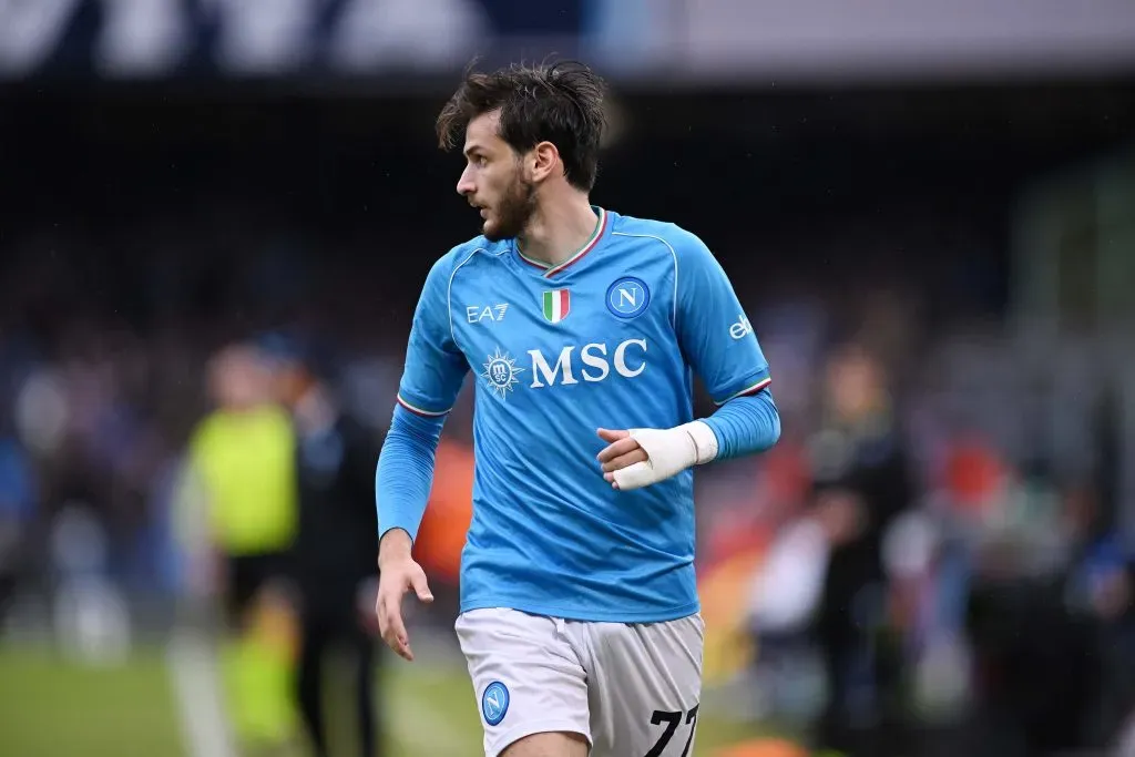 Kvaratskhelia até tem tentado, mas o Napoli perdeu muita força de uma temporada para a outra (Foto: Francesco Pecoraro/Getty Images)