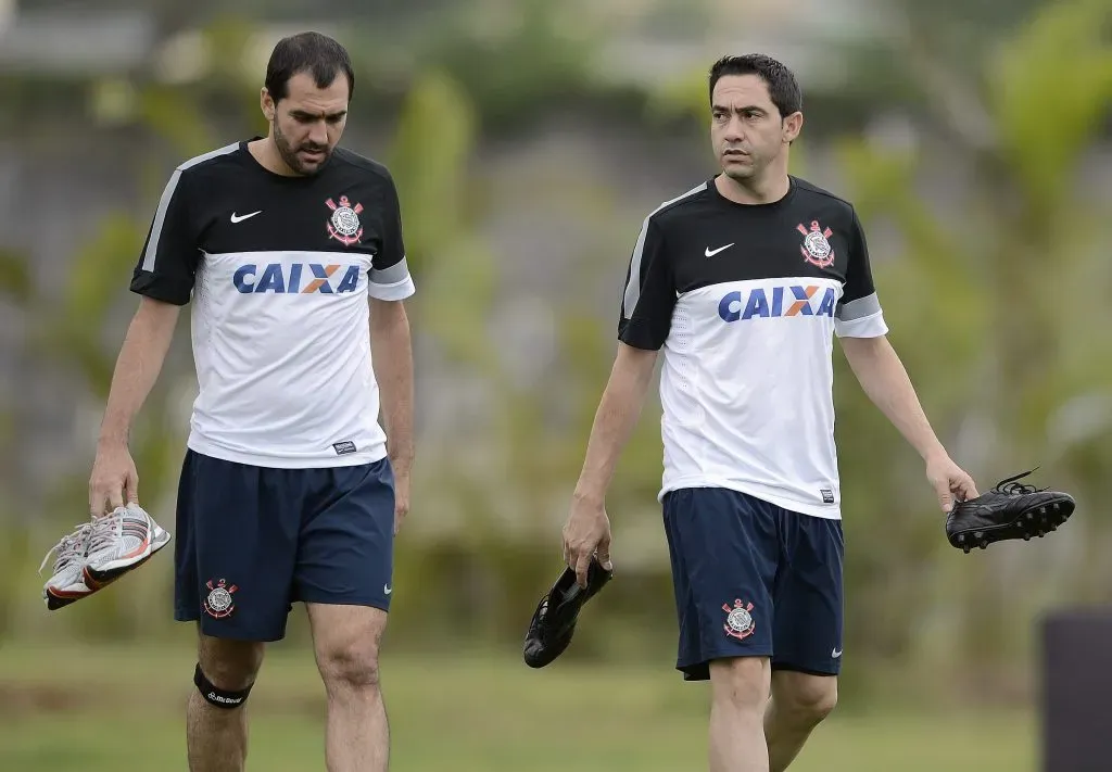 Danilo e Chicão. Treino do Corinthians no CT Joaquim Grava – Foto: Mauro Horita/AGIF