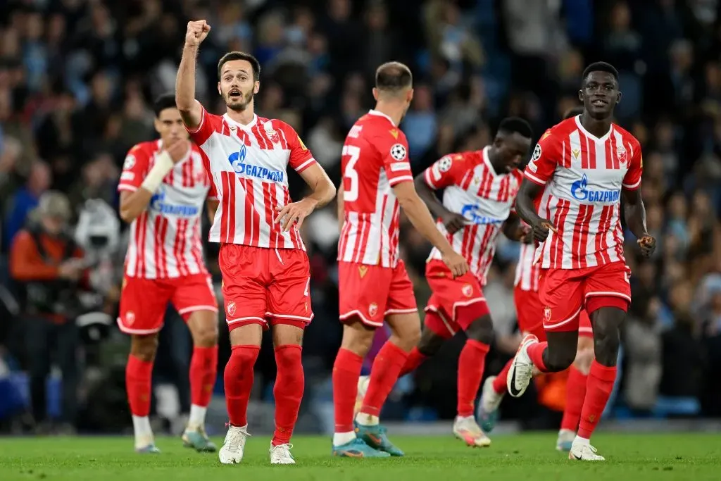 Mirko Ivanic comemora gol do Estrela Vermelha diante do Manchester City na fase de grupos da Champions(Foto: Shaun Botterill/Getty Images)