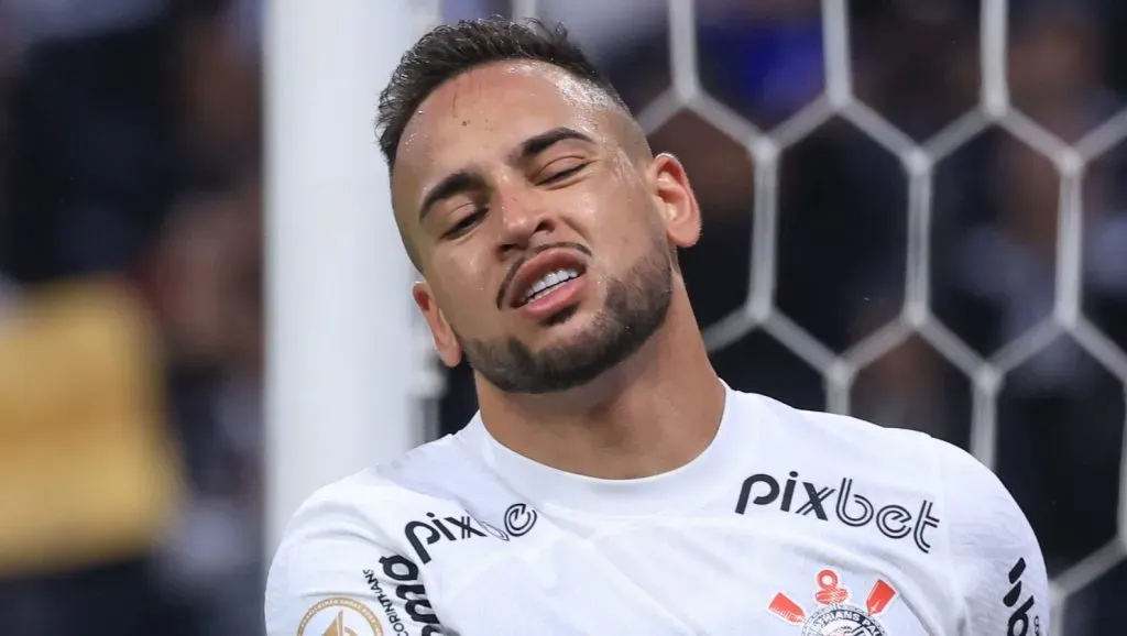 Foto: Marcello Zambrana/AGIF  – Maycon lamentando chance do Corinthians em partida no Campeonato Brasileiro