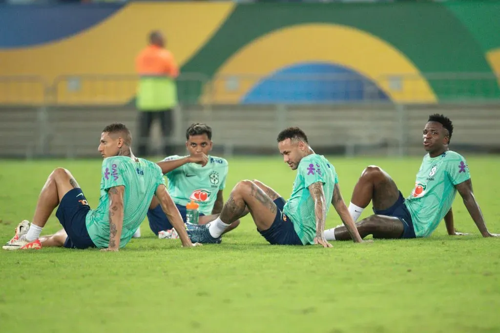 Jogadores da Seleção Brasileira durante treino no estádio Arena Pantanal. Foto: Gil Gomes/AGIF
