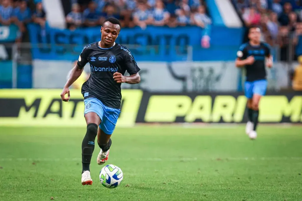 Nathan Fernandes, do Grêmio, quase foi para o Flamengo no início de 2023 – Foto: Maxi Franzoi/AGIF