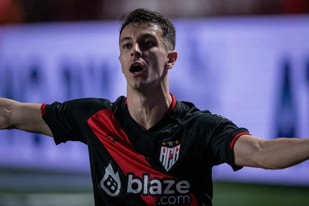Shaylon jogador do Atletico-GO durante partida contra o Vitoria no estadio Antonio Accioly pelo campeonato Brasileiro B 2023. Foto: Isabela Azine/AGIF