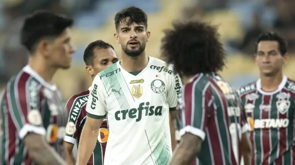 Fluminense e Palmeiras se enfrentando no Maracanã