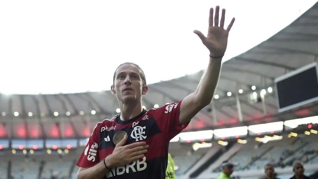 Filipe Luís em sua despedida do futebol jogando no Flamengo no Maracanã