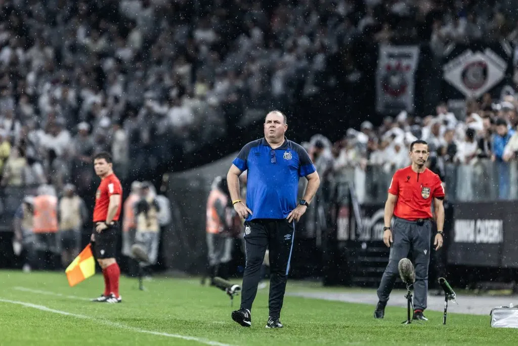 Marcelo Fernandes técnico do Santos durante partida pelo campeonato Brasileiro A 2023. Foto: Abner Dourado/AGIF