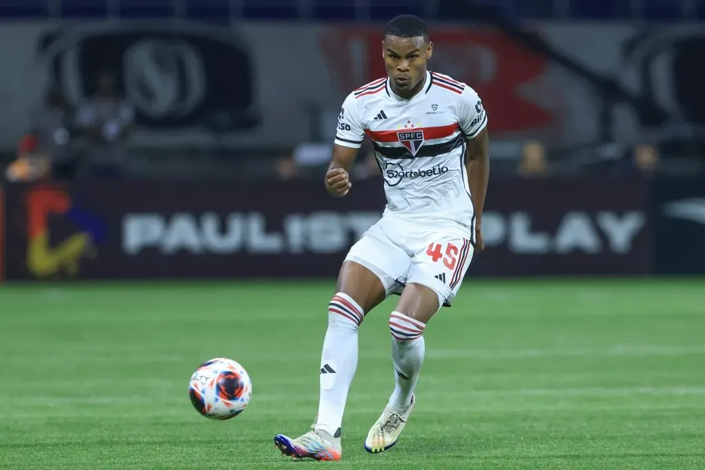 Nathan por pouco não foi sacado da lista dos jogadores que enfrentam o Flamengo, mas, o lateral deve fazer seu último jogo com a camisa do São Paulo – Foto: Marcello Zambrana/AGIF