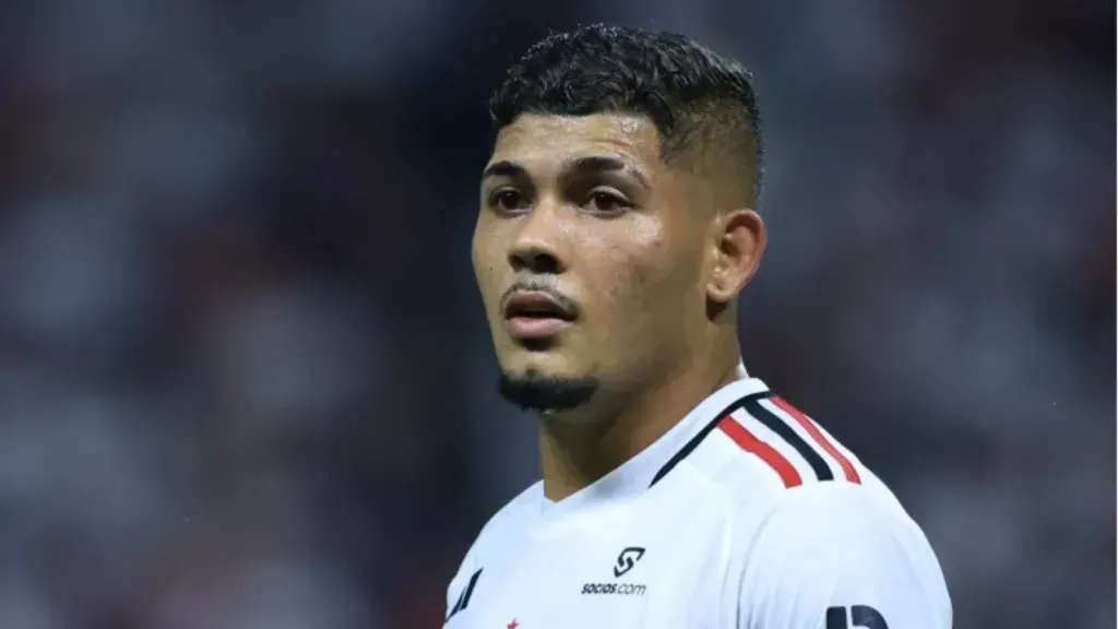 Foto: Marcello Zambrana/AGIF – Erison em jogo pelo São Paulo