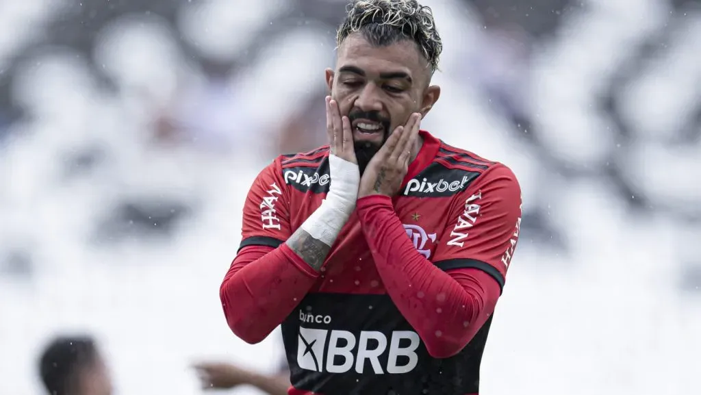 Gabigol com a camisa do Flamengo. Foto: Jorge Rodrigues/AGIF