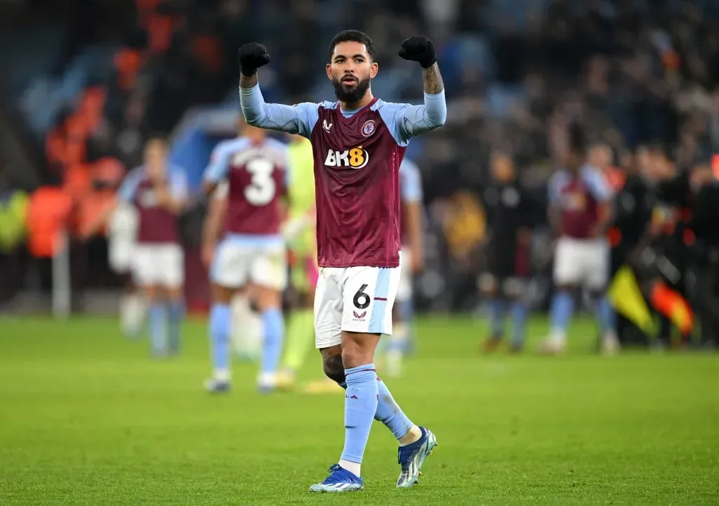 Douglas Luiz em atividade pelo Astton Villa. (Photo by Michael Regan/Getty Images)
