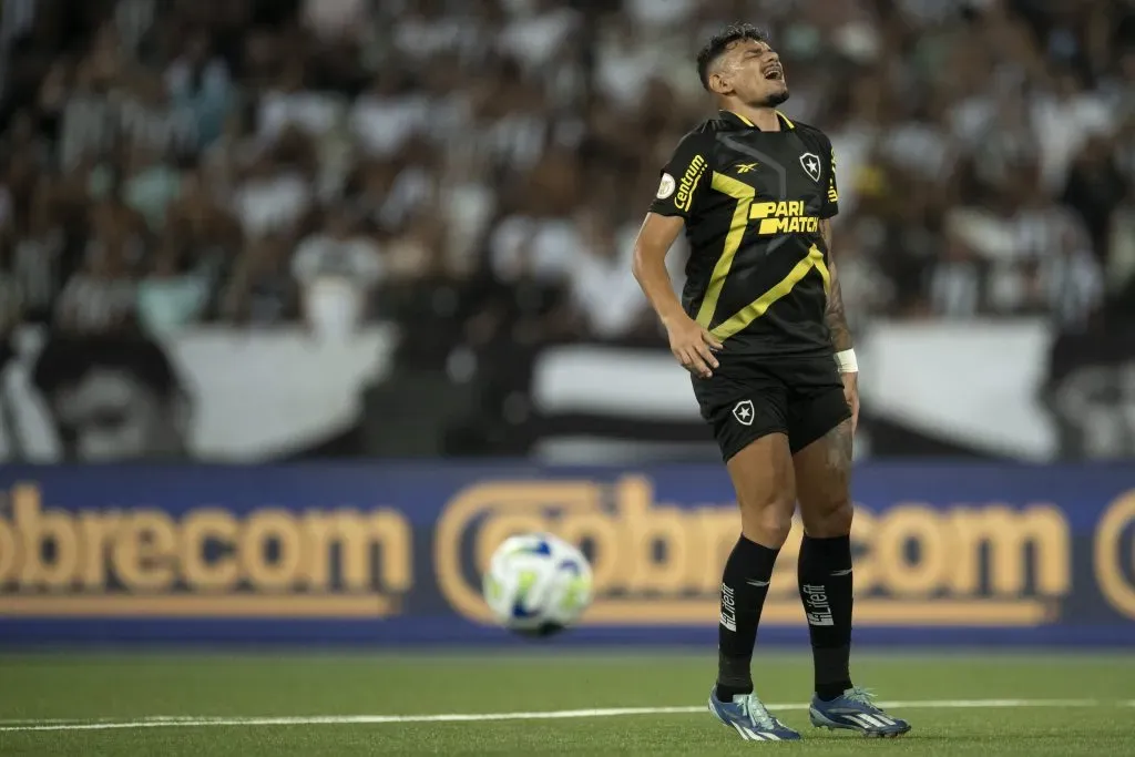 Tiquinho Soares jogador do Botafogo lamenta durante partida contra o Cruzeiro no estadio Engenhao pelo campeonato Brasileiro A 2023. Jorge Rodrigues/AGIF