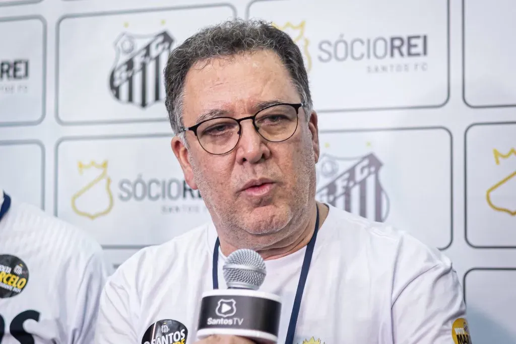 Presidente do Santos vem trabalhando para minimizar danos após rebaixamento. Fotos: Raul Baretta/ Santos FC.
