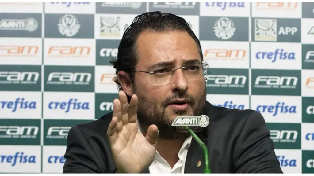 Foto: Daniel Vorley/AGIF – Alexandre Mattos quando era diretor de futebol do Palmeiras