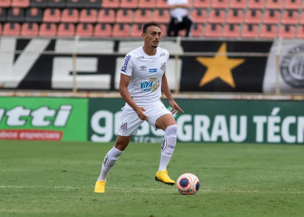 Diego Pituca pelo Santos. Foto: Rebeca Reis/AGIF