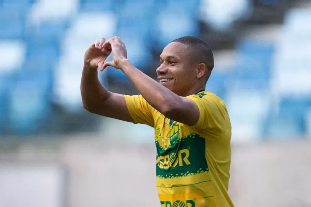 Wellington Silva está na mira da Raposa – Foto: Gil Gomes/AGIF