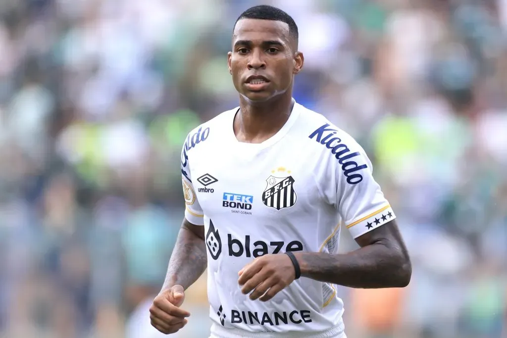 Jean Lucas tem contrato com o Santos até o fim de 2027 – Foto: Marcello Zambrana/AGIF