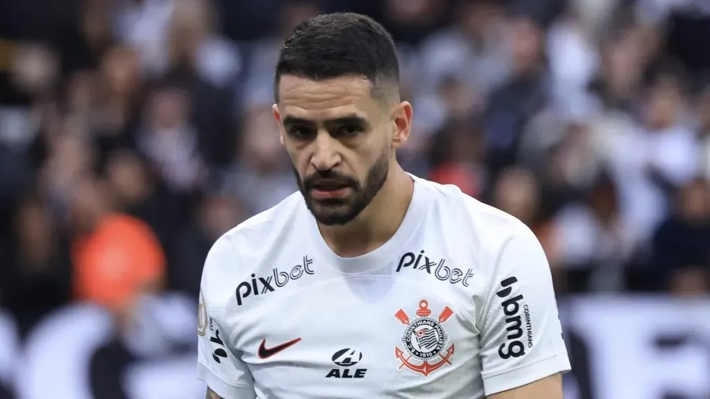 Renato Augusto jogador do Corinthians lamenta chance perdida durante partida contra o Coritiba