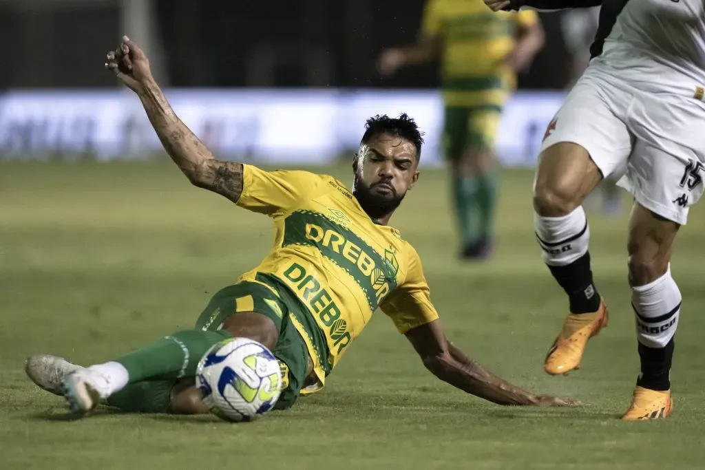 Raniele é desejado no Corinthians – Foto: Jorge Rodrigues/AGIF.