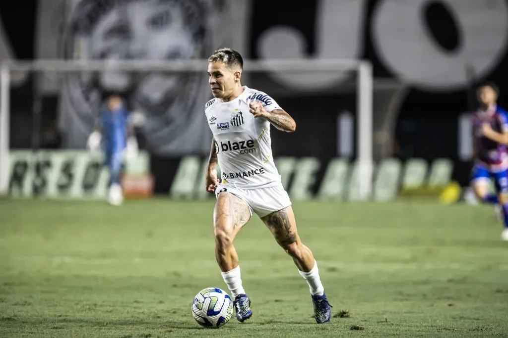 Soteldo jogador do Santos durante partida contra o Fortaleza no estádio Vila Belmiro pelo campeonato Brasileiro A 2023. Abner Dourado/AGIF