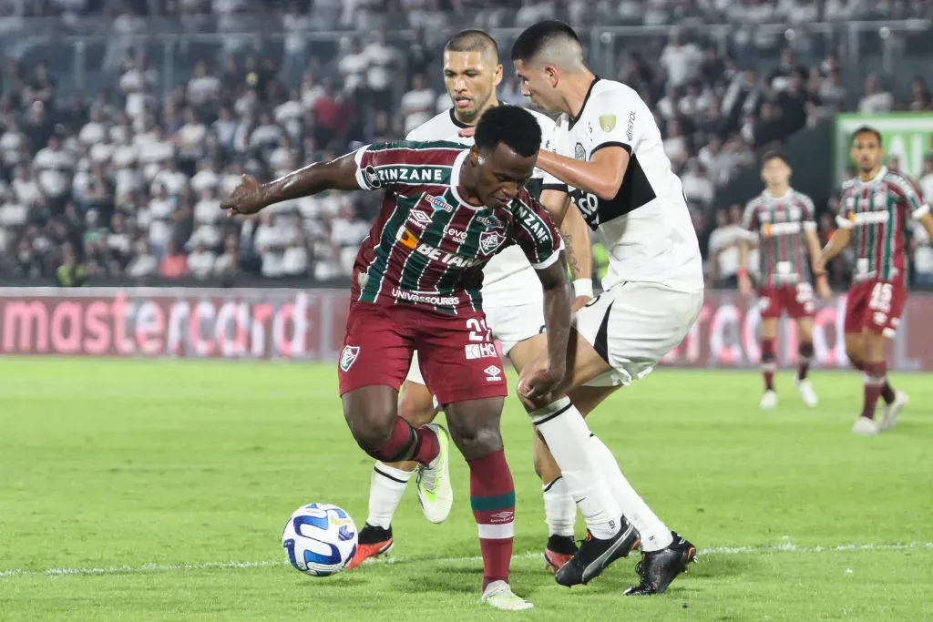Mateo Gamarra em ação contra o Fluminense. Foto: Christian Alvarenga/Getty Images)