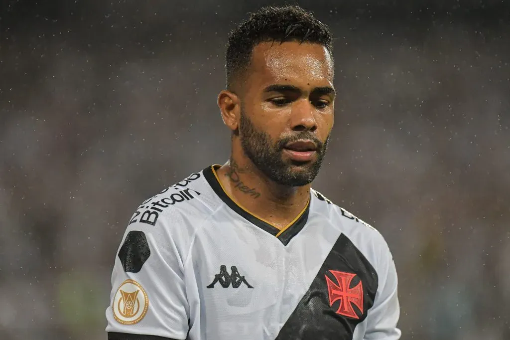 Alex Teixeira está fora do Vasco – Foto: Thiago Ribeiro/AGIF.