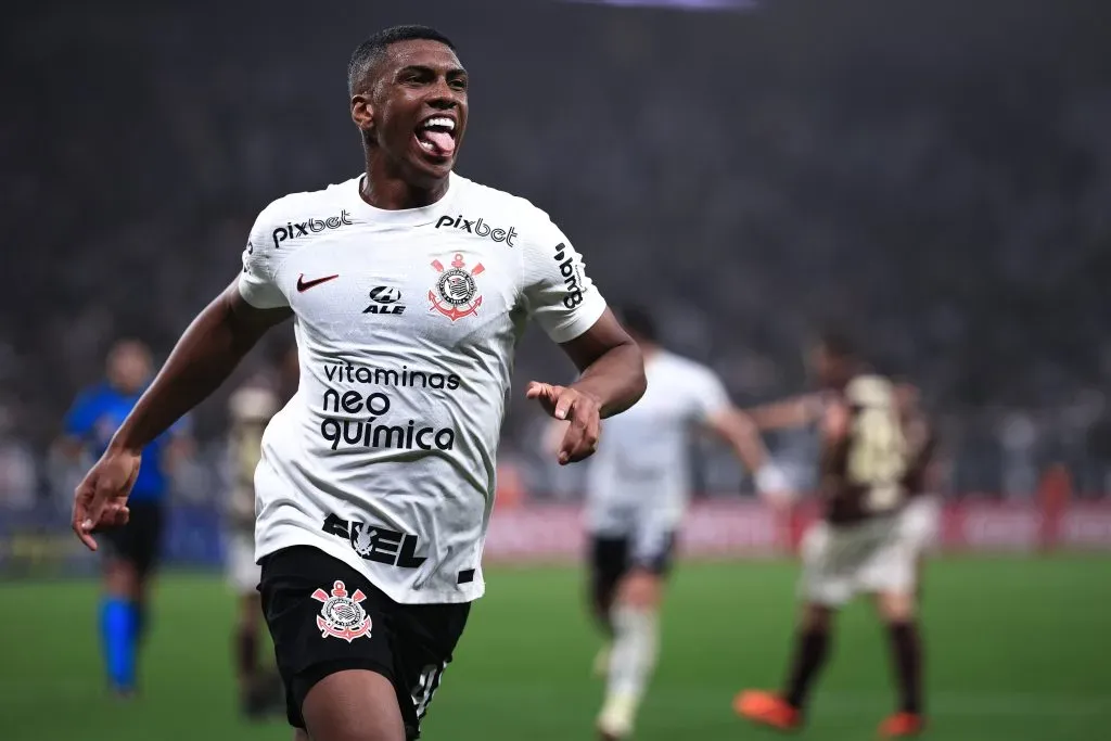 Felipe Augusto jogador do Corinthians comemora seu gol durante partida contra o Universitario no estadio Arena Corinthians pelo campeonato Copa Sul-Americana 2023. Foto: Ettore Chiereguini/AGIF
