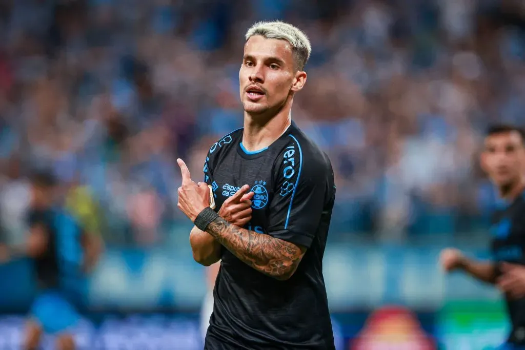 BA – PORTO ALEGRE – 30/11/2023 – BRASILEIRO A 2023, GREMIO X GOIAS – Ferreira jogador do Gremio comemora seu gol durante partida contra o Goias no estadio Arena do Gremio pelo campeonato Brasileiro A 2023. Foto: Maxi Franzoi/AGIF