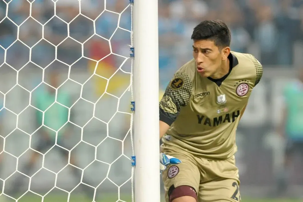 Esteban Andrada em ação na final da Libertadores de 2017, contra o Grêmio. O Imortal sondou o jogador – Foto: Ricardo Rímoli/AGIF