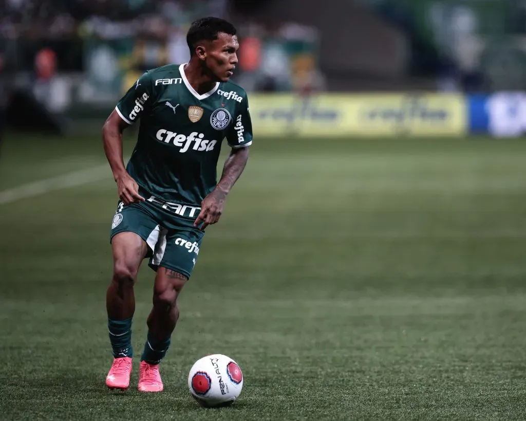 Gabriel Veron em ação pelo Palmeiras – Foto: Ettore Chiereguini/AGIF