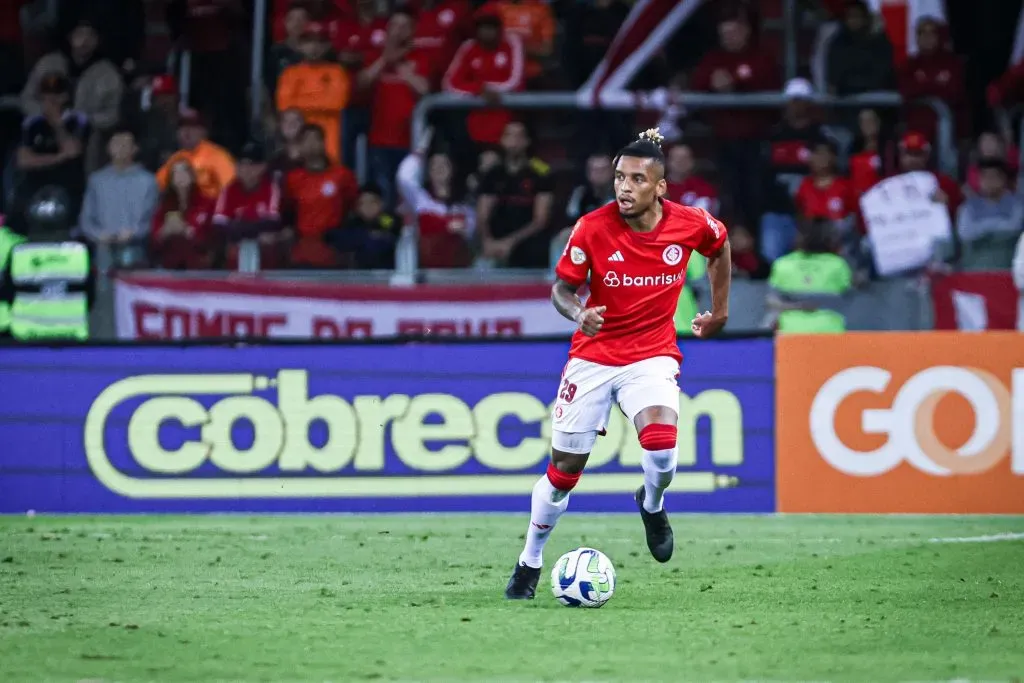 Dalbert somou poucos minutos pelo Internacional. Foto: Maxi Franzoi/AGIF
